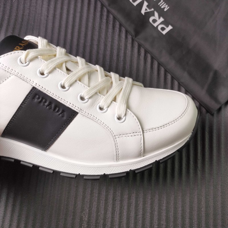 PRADA 프라다 클래식 블랙 화이트 스니커즈 001-180005