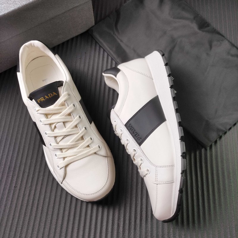 PRADA 프라다 클래식 블랙 화이트 스니커즈 001-180005