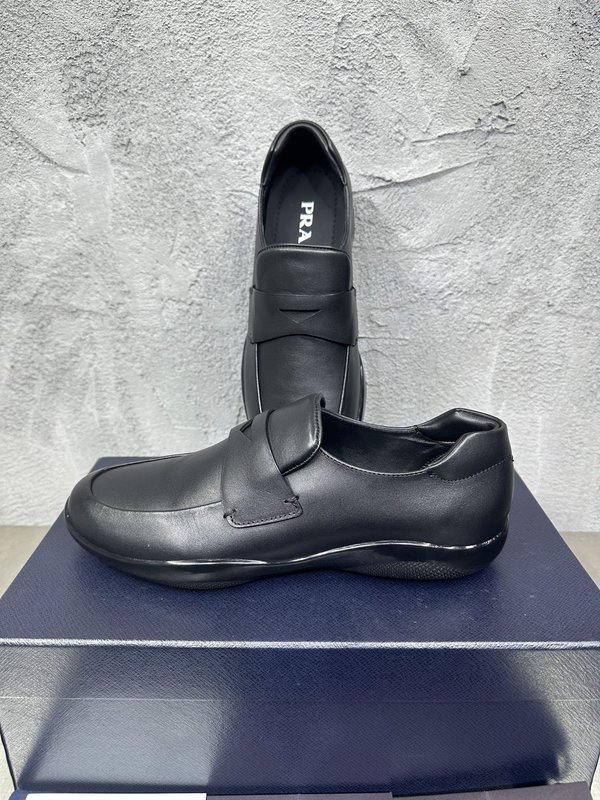 PRADA 프라다 광택 라운드 토 로퍼 슈즈 001-180022