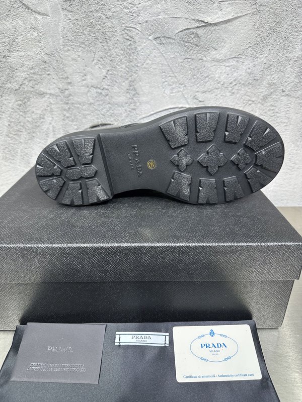 PRADA 레이스 업 가죽 나이트 부츠 001-180024