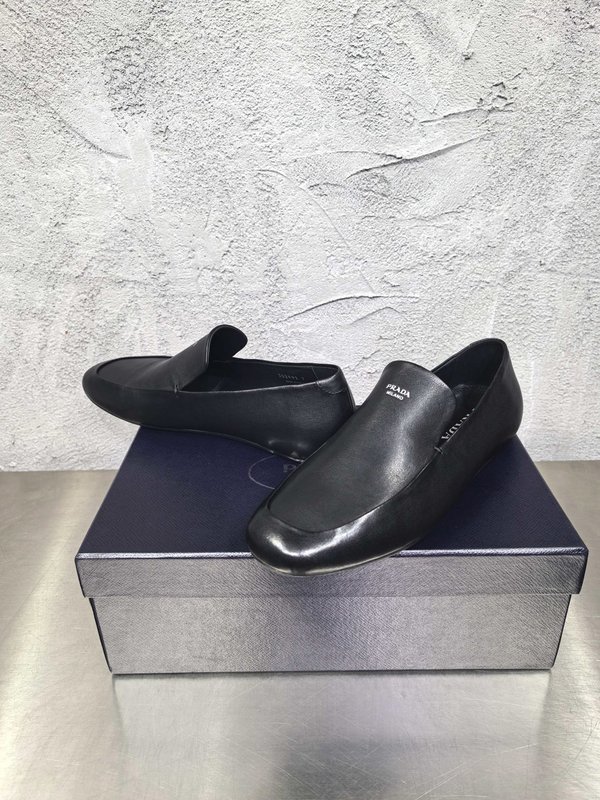 PRADA 남성 클래식 빈티지 로퍼 구두 001-180027