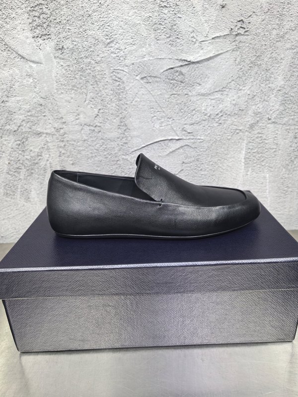 PRADA 남성 클래식 빈티지 로퍼 구두 001-180027