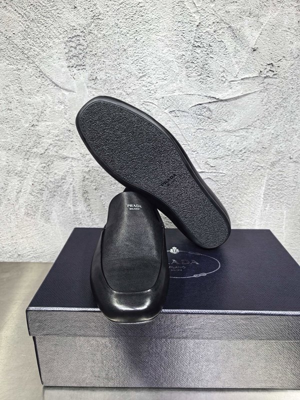 PRADA 남성 클래식 빈티지 로퍼 구두 001-180027