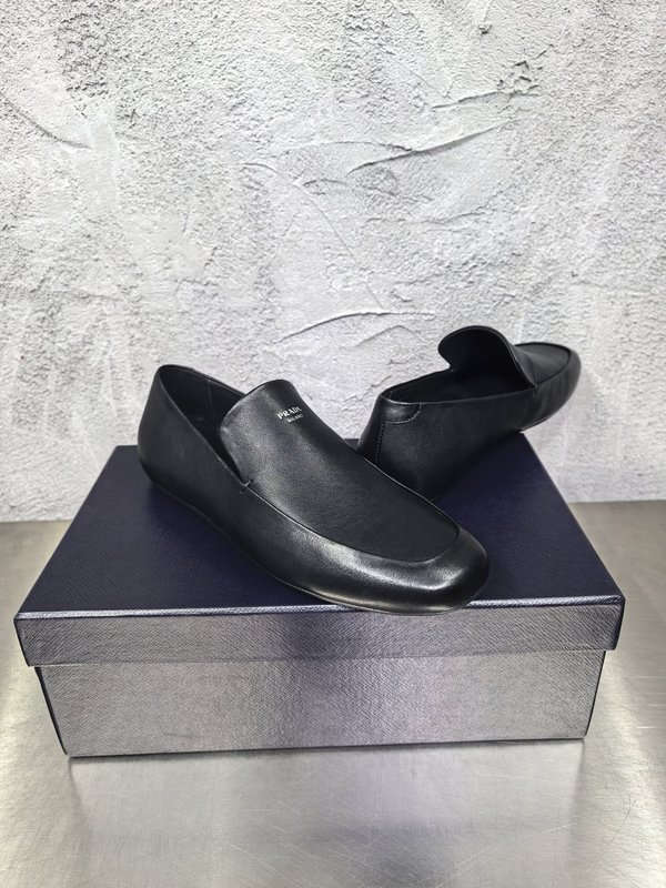 PRADA 남성 클래식 빈티지 로퍼 구두 001-180027