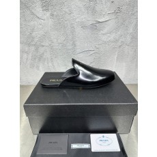 PRADA 레트로 남성 광택 가죽 뮬 슬리퍼 001-180030
