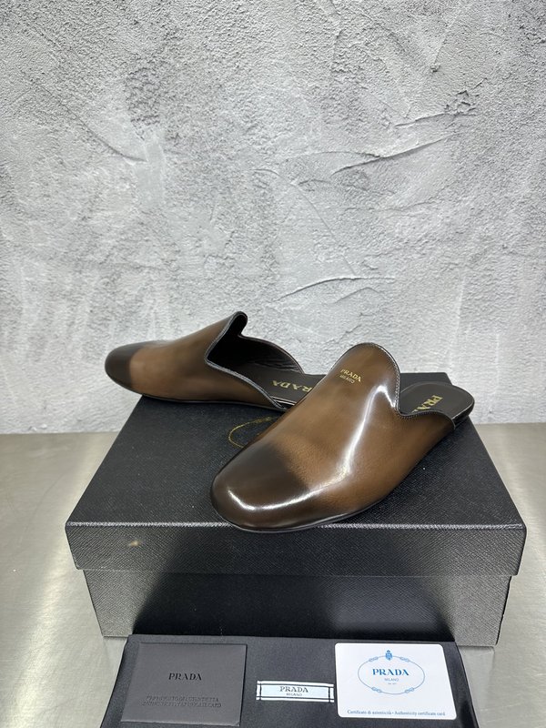 PRADA 빈티지 남성 광택 가죽 뮬 슬리퍼 001-180031