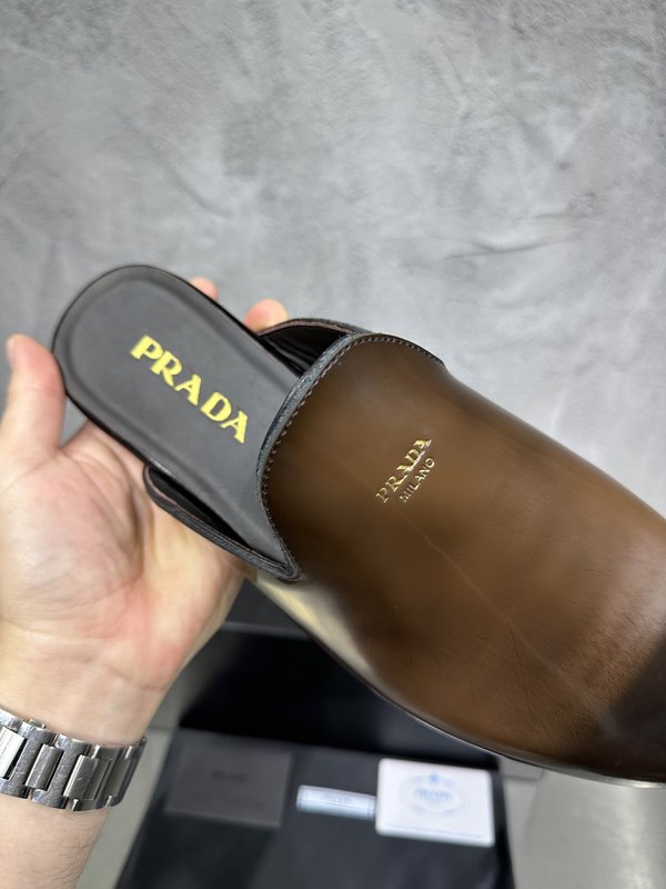 PRADA 빈티지 남성 광택 가죽 뮬 슬리퍼 001-180031
