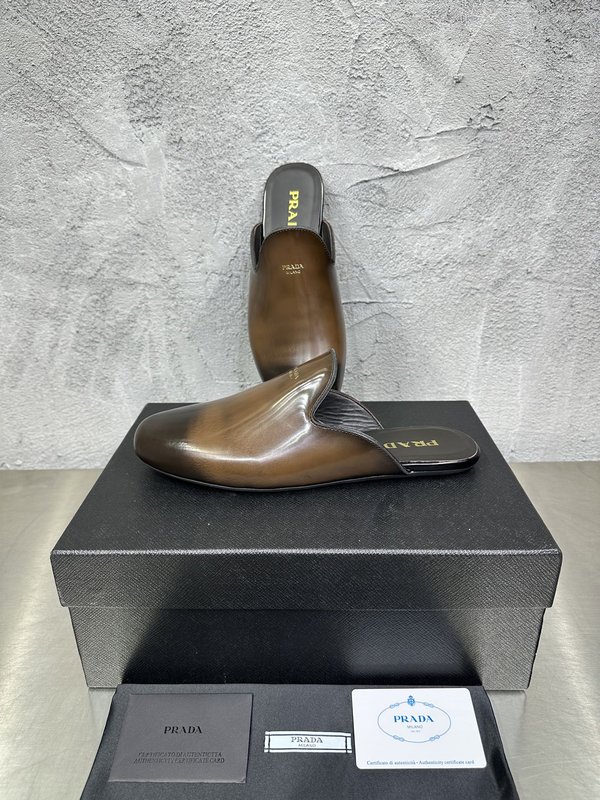 PRADA 빈티지 남성 광택 가죽 뮬 슬리퍼 001-180031