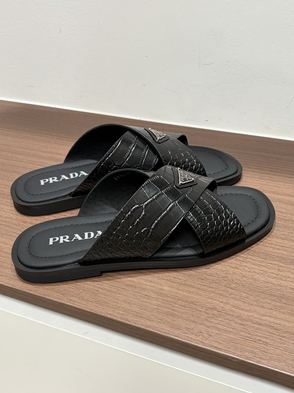 Prada 남성 크로코무늬 소가죽 슬리퍼 001-180040