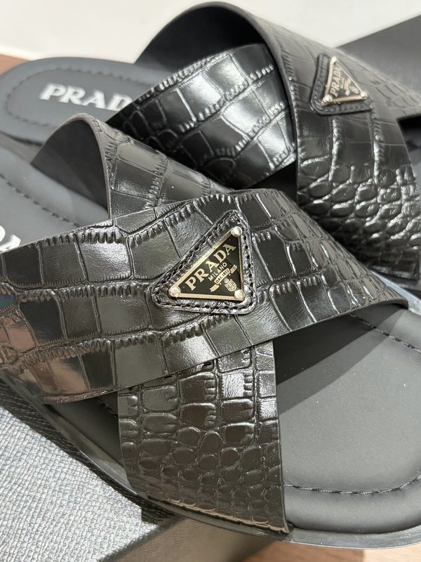 Prada 남성 크로코무늬 소가죽 슬리퍼 001-180040