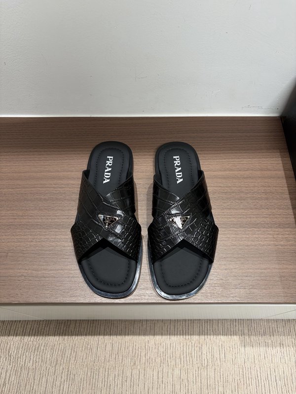 Prada 남성 크로코무늬 소가죽 슬리퍼 001-180040