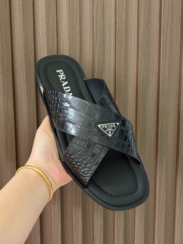 Prada 남성 크로코무늬 소가죽 슬리퍼 001-180040