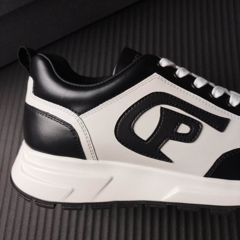 프라다 PRADA 블랙 화이트 스니커즈 001-180043