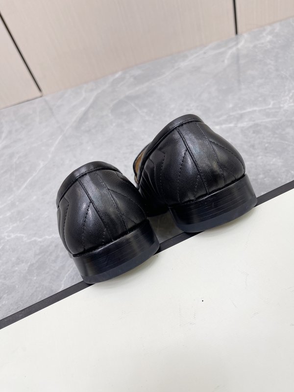 GUCCI 남성 최상급 소 가죽 로퍼 001-180061