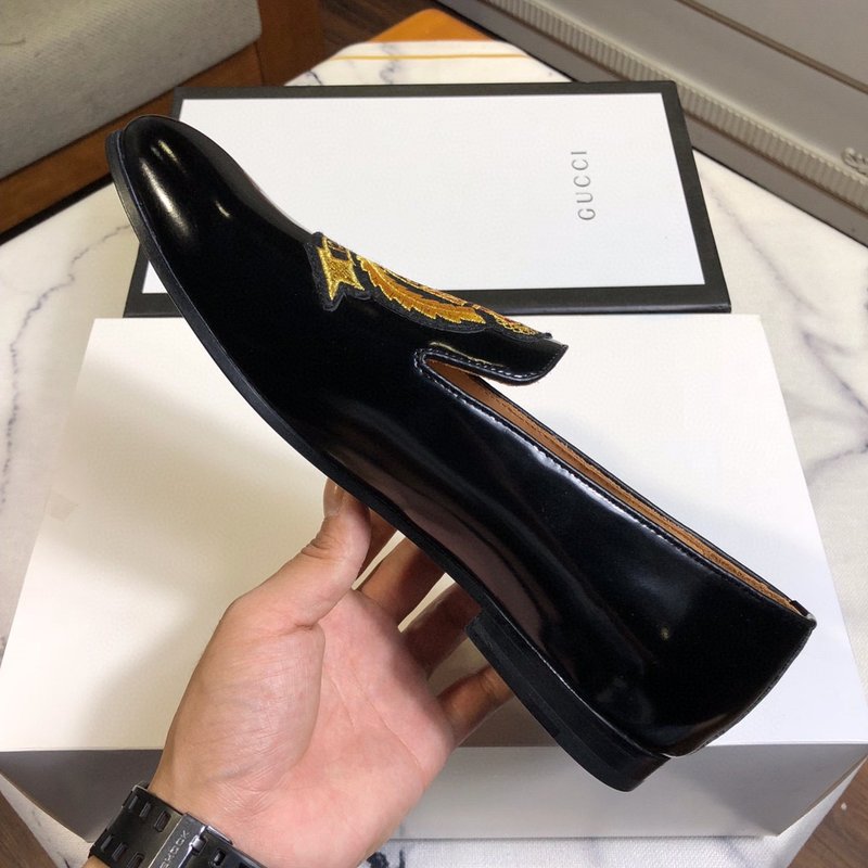 Gucci 클래식 가죽 바닥 구두 001-180136