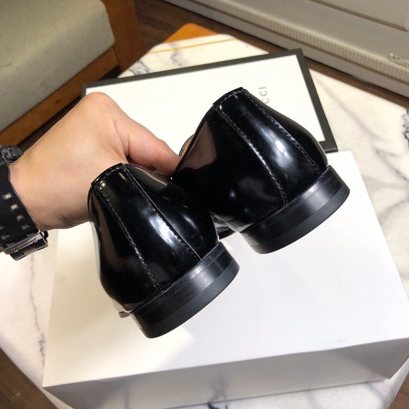 Gucci 클래식 가죽 바닥 구두 001-180136
