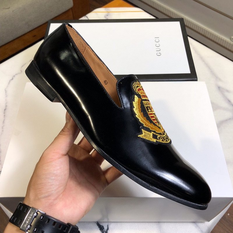 Gucci 클래식 가죽 바닥 구두 001-180136