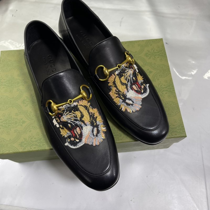 GUCCI 남성 블랙 가죽 로퍼 001-180139