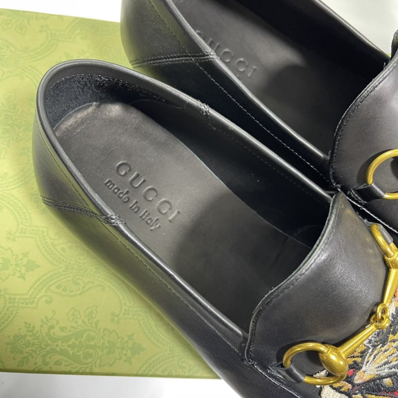 GUCCI 남성 블랙 가죽 로퍼 001-180139