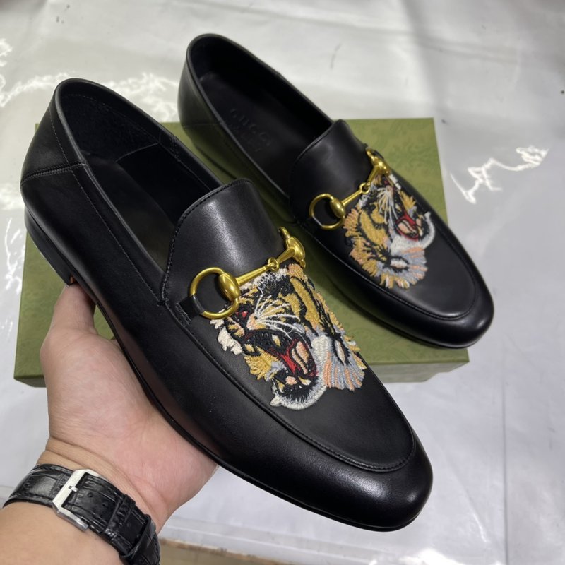 GUCCI 남성 블랙 가죽 로퍼 001-180139