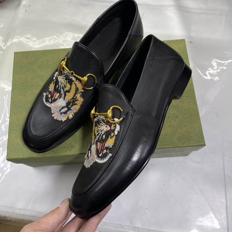 GUCCI 남성 블랙 가죽 로퍼 001-180139