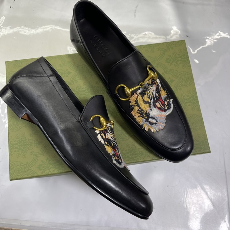 GUCCI 남성 블랙 가죽 로퍼 001-180139