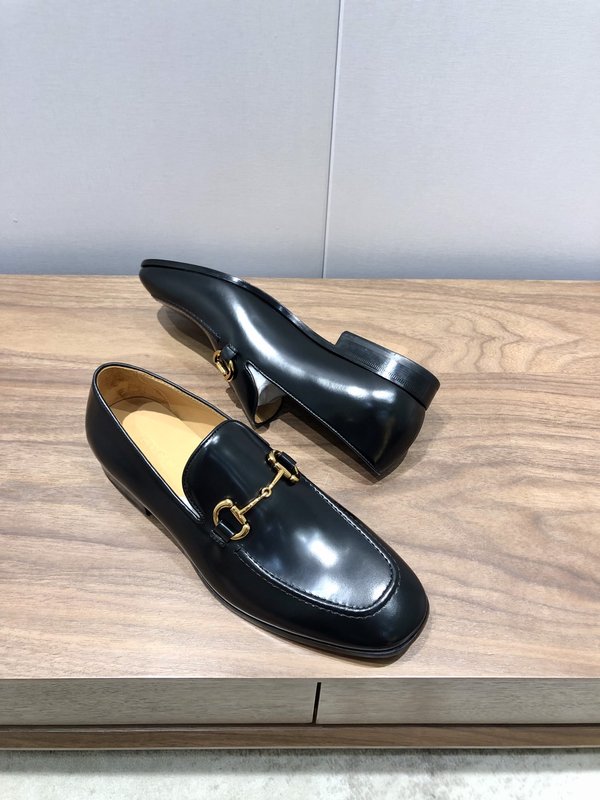 Gucci 남성 신규 말발굽 버클 가죽 구두 001-180175
