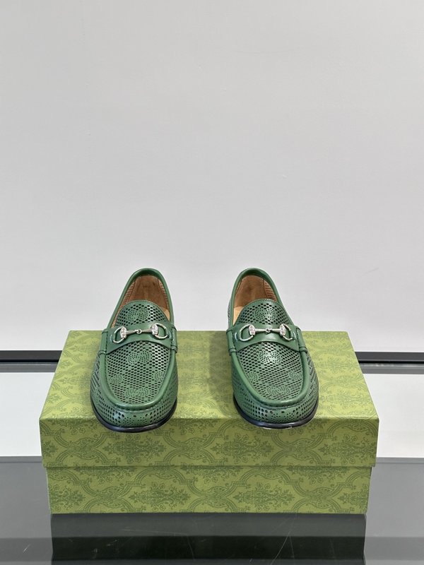 Gucci 남성 가죽 말장식 로퍼 001-180314