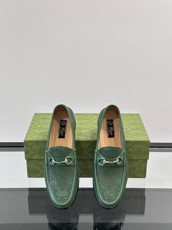 Gucci 남성 가죽 말장식 로퍼 001-180314