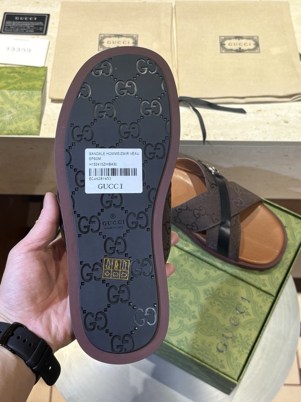 GUCCI 남성 교차 인터록 샌들 001-180409