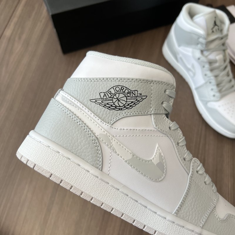 Air Jordan 1 Mid 백색 회색 카모 운동화 001-180453