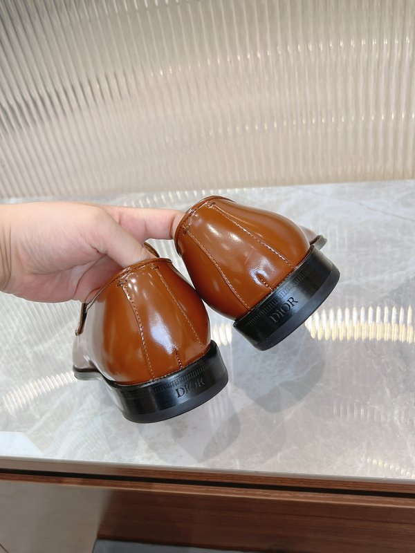 디올 남성 브라운 광택 소가죽 로퍼 001-180475