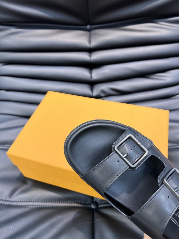 Tod's 남성 수입 소가죽 샌들 001-180901