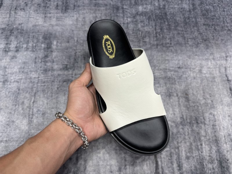 TOD'S 토즈 신규 슬리퍼 001-180974