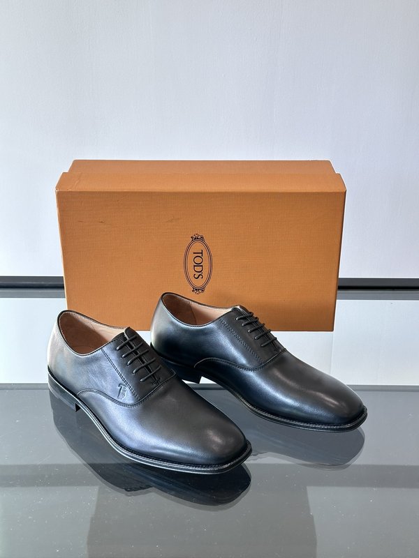 Tod's 남성 원터치 가죽 캐주얼슈즈 001-180978