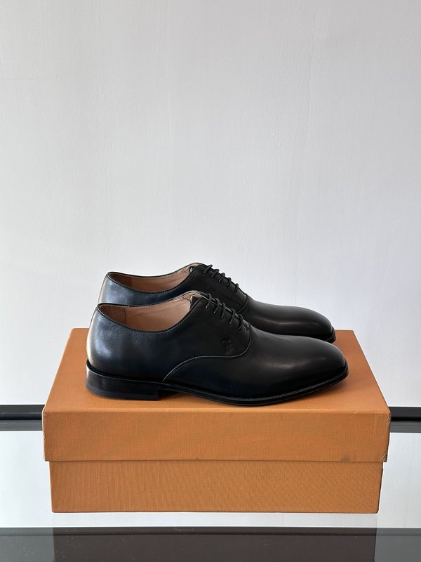 Tod's 남성 원터치 가죽 캐주얼슈즈 001-180978