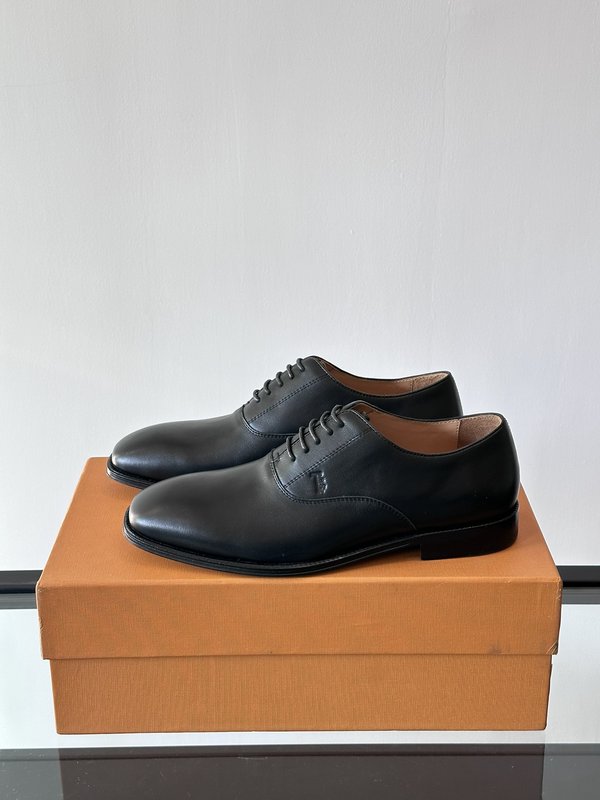Tod's 남성 원터치 가죽 캐주얼슈즈 001-180978