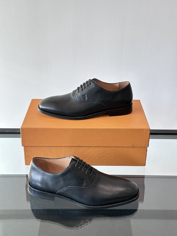Tod's 남성 원터치 가죽 캐주얼슈즈 001-180978