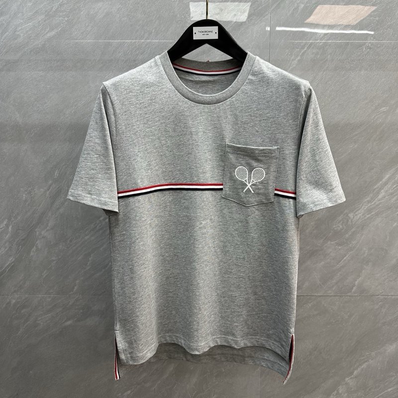Thom Browne 테니스 라켓 자수 라운드넥 반팔티 001-181227
