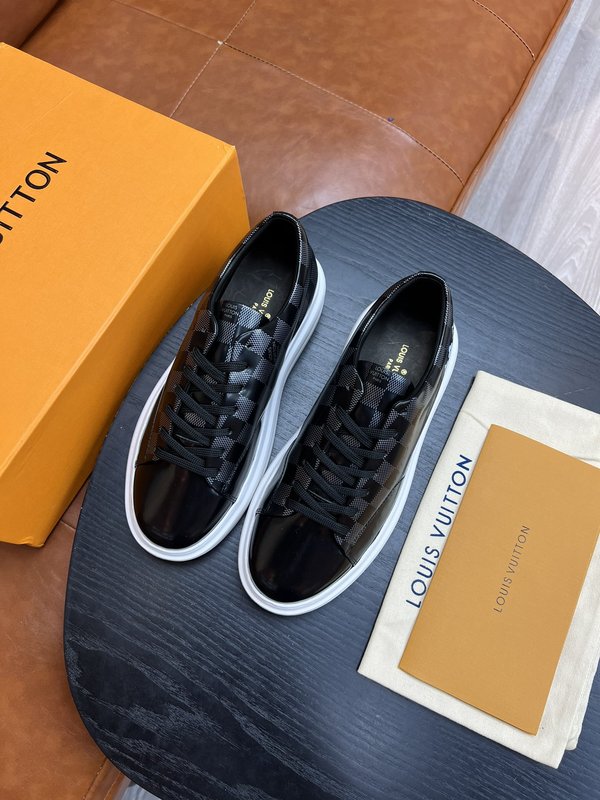 루이비통 엠보스 송아지 가죽 남성 캐주얼 슈즈 001-181987