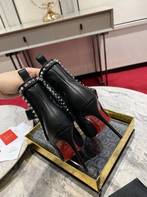 크리스찬 루부탱 뾰족한 발가락 하이힐 앵클 부츠 001-182380