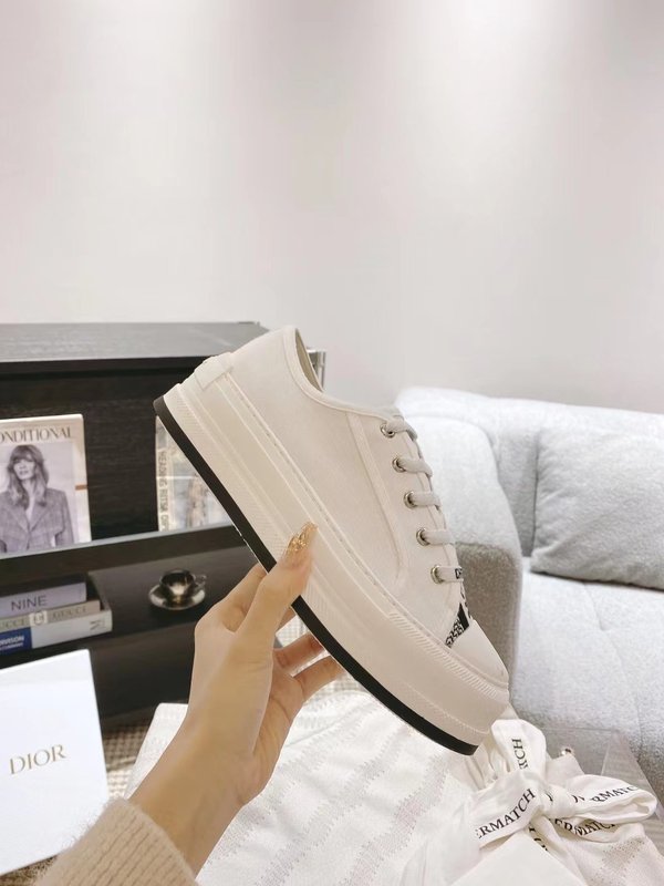 디올 두꺼운 밑단 자수 운동화 001-182399