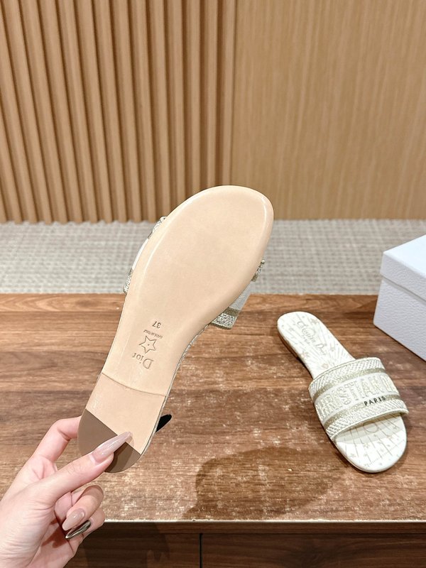디올 봄여름 신상 자수 가죽 슬리퍼 001-182408