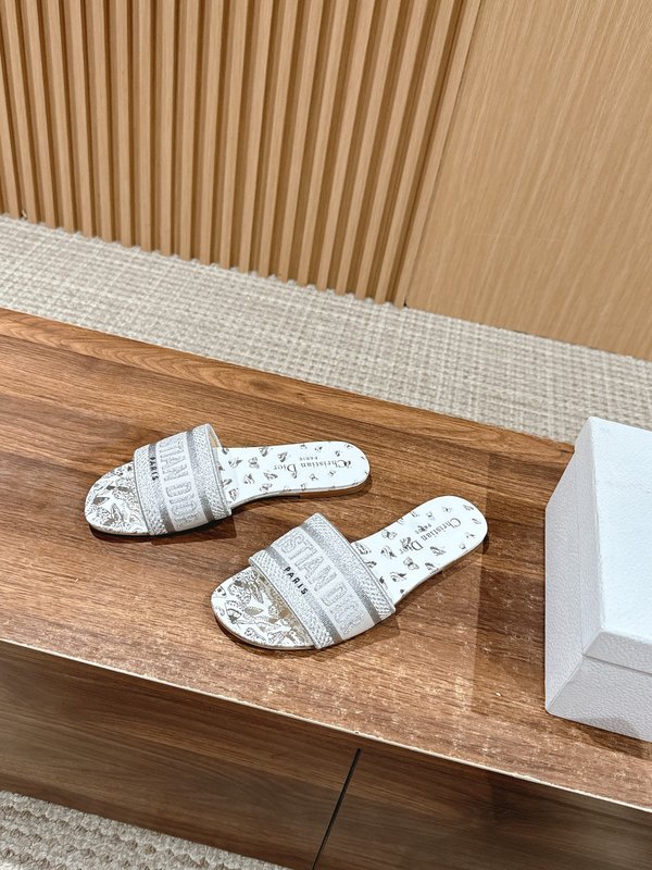 디올春夏新제품 자수 가죽 슬리퍼 001-182410