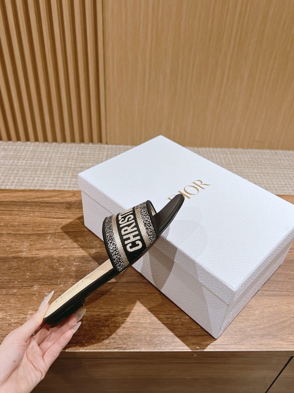 디올春夏新제품 자수 가죽 슬리퍼 001-182423
