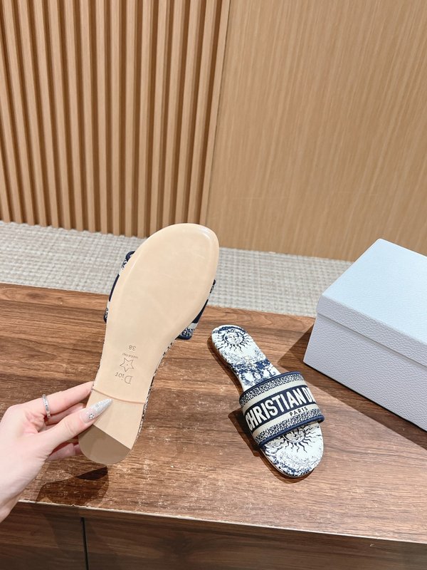 디올 봄여름 신상 자수 가죽 슬리퍼 001-182424