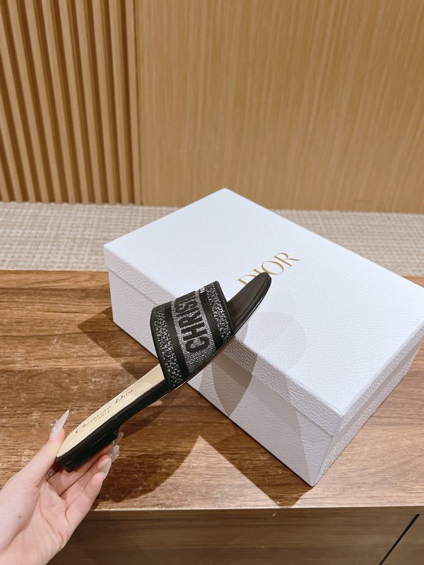 디올 봄여름 신상 자수 가죽 슬리퍼 001-182425