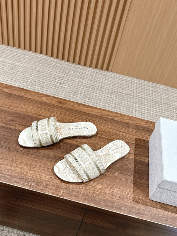 디올 봄여름 신상 자수 플랫 슬리퍼 001-182436