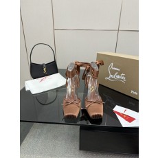크리스찬 루부탱 스퀘어 토 스트랩 하이힐 001-182442