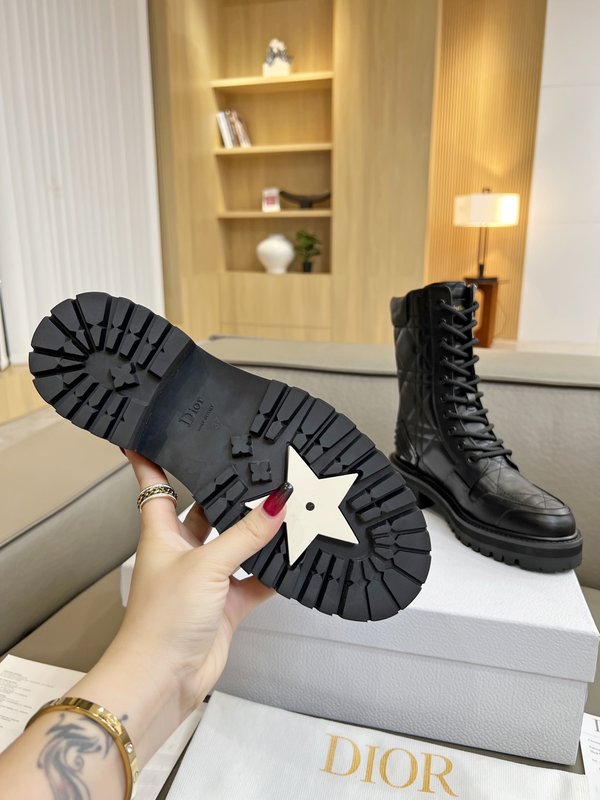 디올 풀그레인 카프스킨 마틴 부츠 001-182454